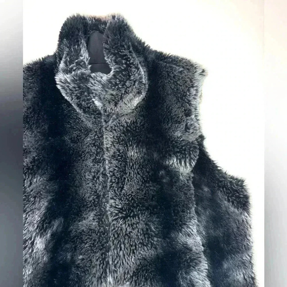 KRISTEN BLAKE Women’s REVERSIBLE SOFT WARM FAUX FUR HOODED VEST Size- Large - Picture 2 of 12